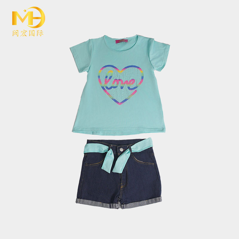 Conjunto casual de top de punto y jeans para niña